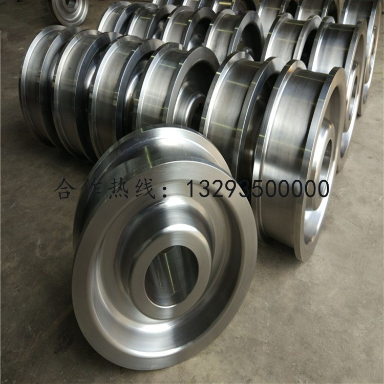 鍛件生產(chǎn)過(guò)程中，怎么來(lái)改善原材料的組織和性能